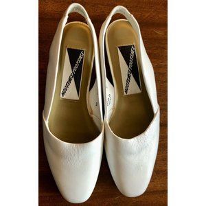 WOMENS MOOTSIE TOOTSIEs‎ CLOSED TOE STAP BACK LOW HEEL SHOES 6M like New